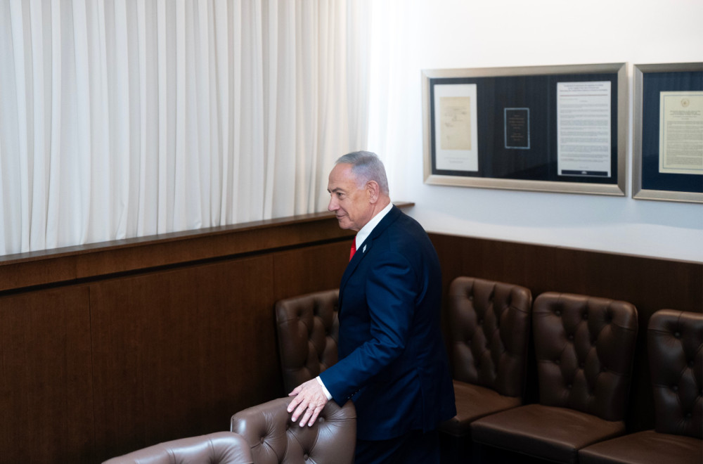 Prekinuto svedočenje Netanjahua; Upad u sudnicu