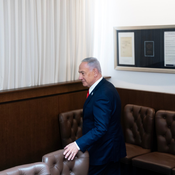 Prekinuto svedočenje Netanjahua; Upad u sudnicu