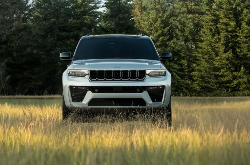 Jeep Grand Cherokee za 2026: Novi turbo motor, osvežen dizajn i luksuzniji enterijer FOTO