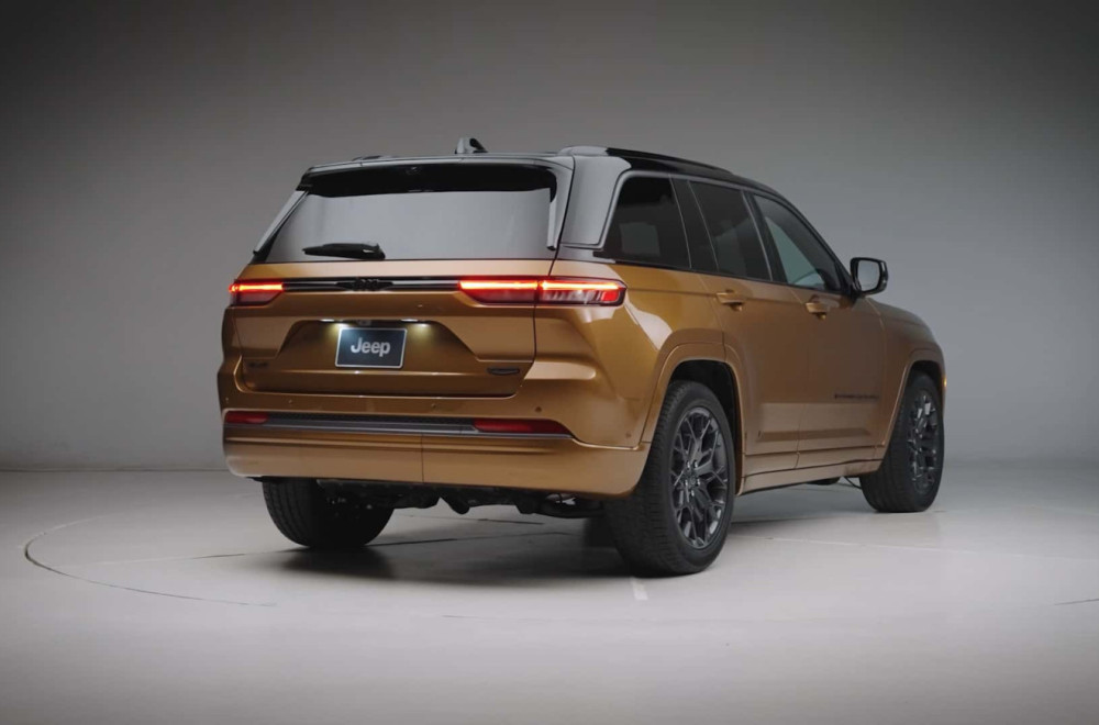 Jeep Grand Cherokee za 2026: Novi turbo motor, osvežen dizajn i luksuzniji enterijer FOTO