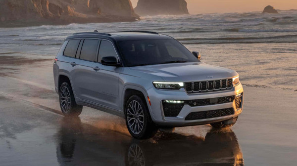 Jeep Grand Cherokee za 2026: Novi turbo motor, osvežen dizajn i luksuzniji enterijer FOTO