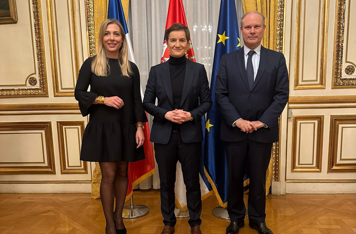 Brnabić posetu Parizu počela radnom večerom sa Kerkentzesom i Trokazom FOTO