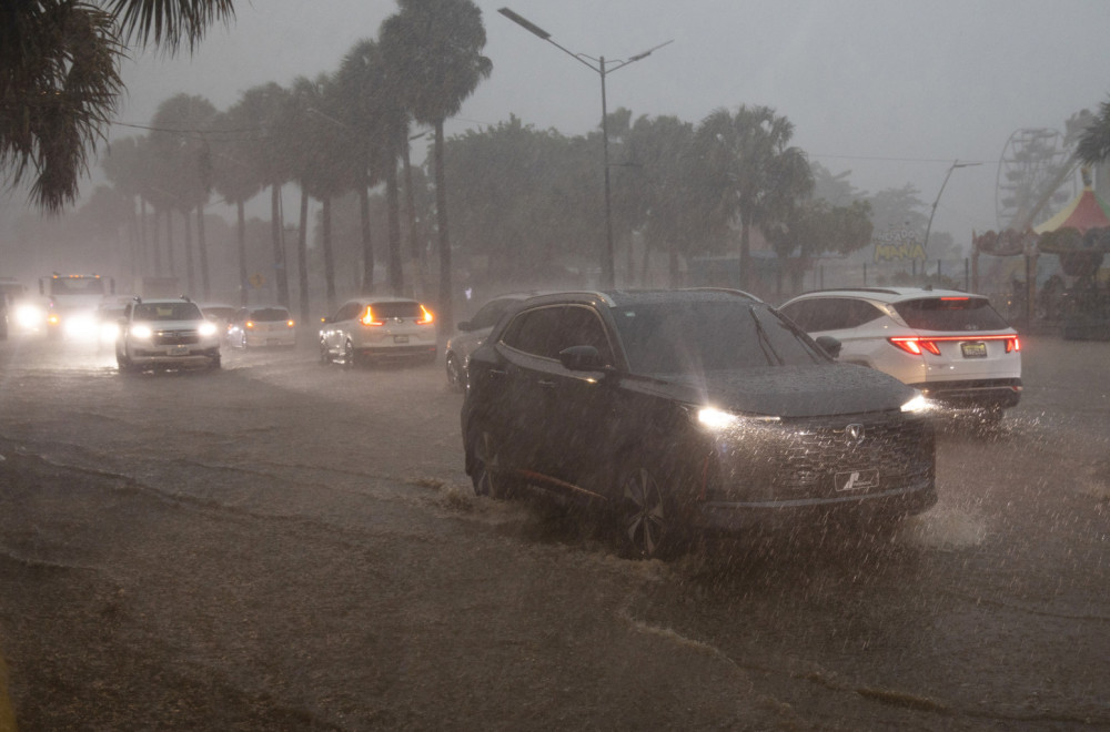 Razoran uragan pogodio Jamajku; Šire se strašni snimci; Kuba se sprema za pakao: Evakuisano skoro milion ljudi