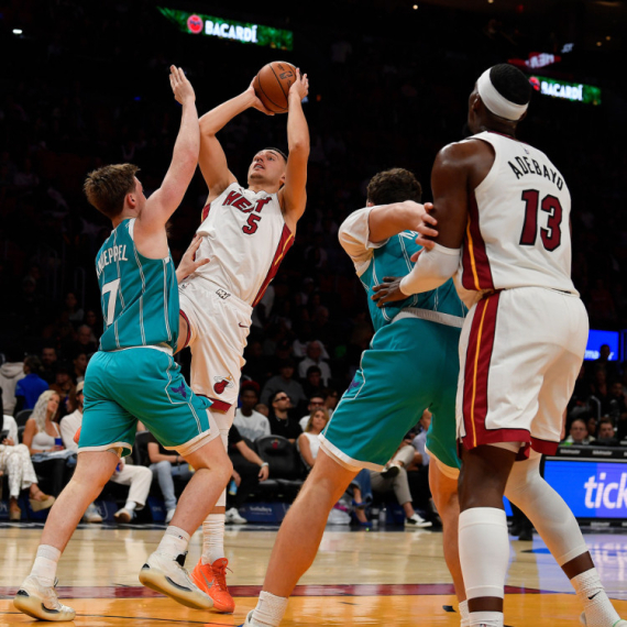 Majami pregazio Hornetse – Jović dvocifren VIDEO