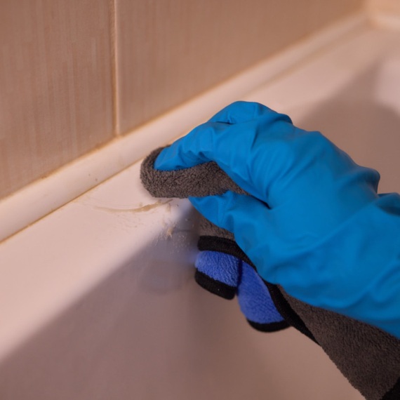 Kako da se rešite naslaga sapuna na pločicama bez ribanja?