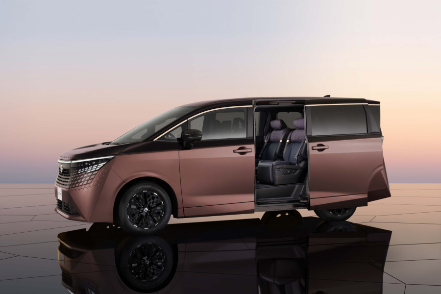 Posle 15 godina: Novi Nissan Elgrand! FOTO