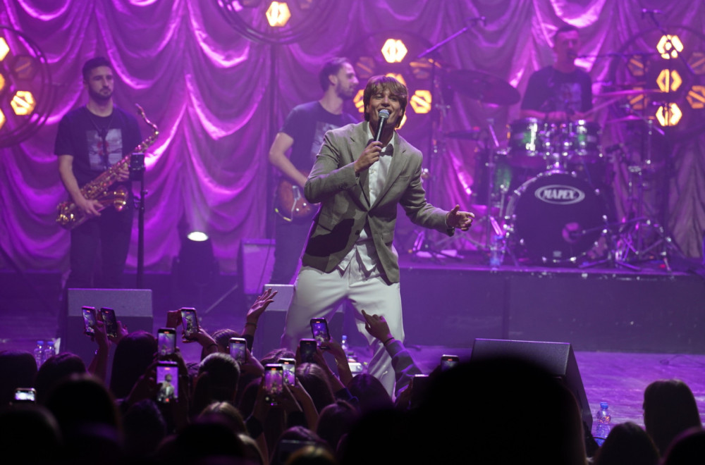 U rekordnom roku rasprodao i drugi koncert u Sava centru: Jakov Jozinović zaludeo publiku u Beogradu