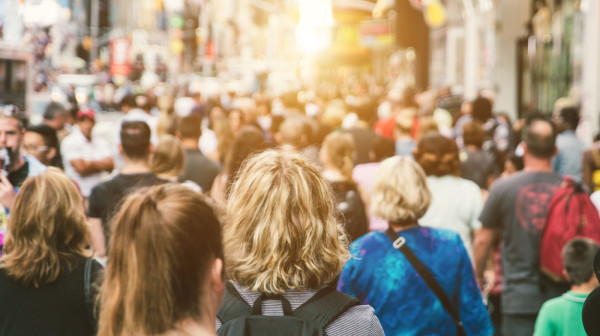 Uvode ograničenje brzine za pešake: Zabranjeno hodanje brže od 6 km/h!