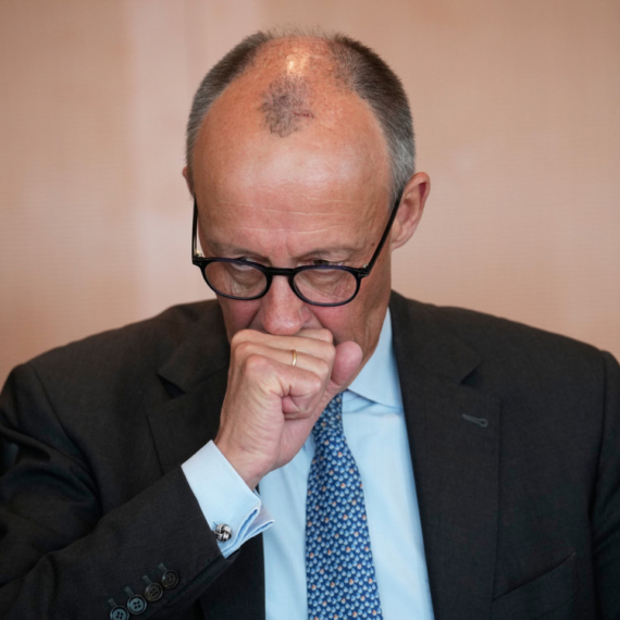 Raste nervoza, Merc je u problemu