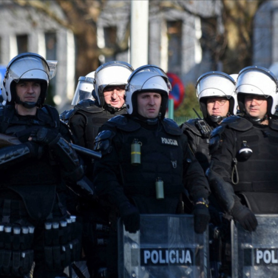 Crna Gora klizi u haos; Traži se ukidanje bezviznog režima