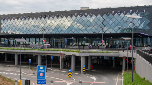 Er Srbija uvela na aerodromu "Nikola Tesla" Femili ček-in za porodice sa decom