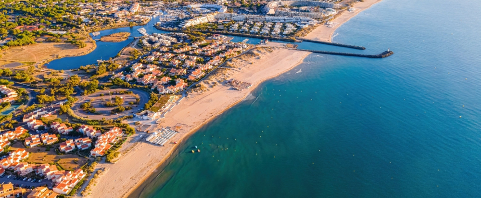 Turistkinja posetila svingersko selo: "Porno luksuzni šik"