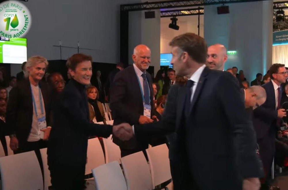 Srdačan pozdrav Ane Brnabić i Emanuela Makrona na Pariskom mirovnom forumu FOTO/VIDEO