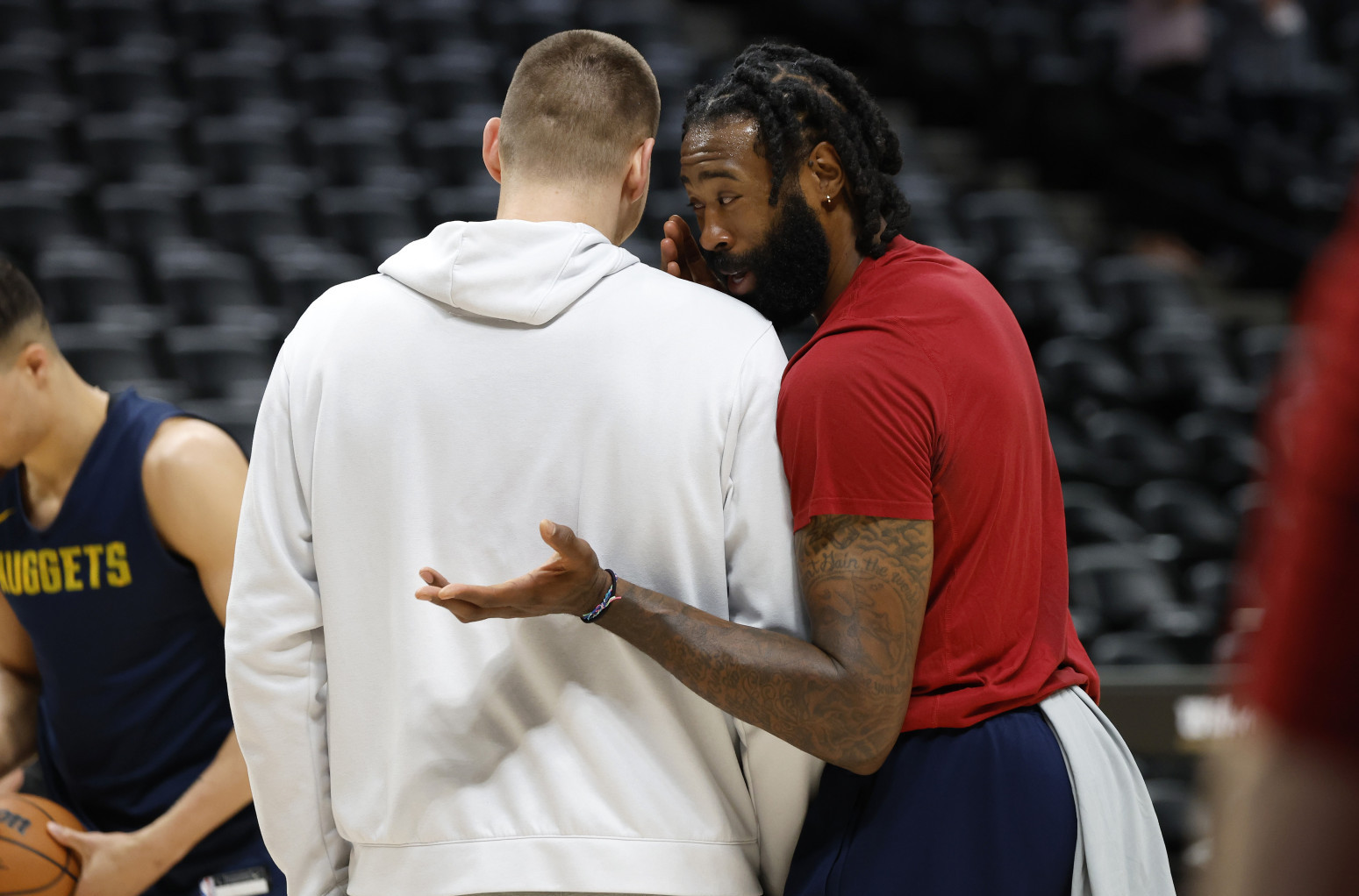 Jokić se izljubio sa rivalom – po srpski VIDEO