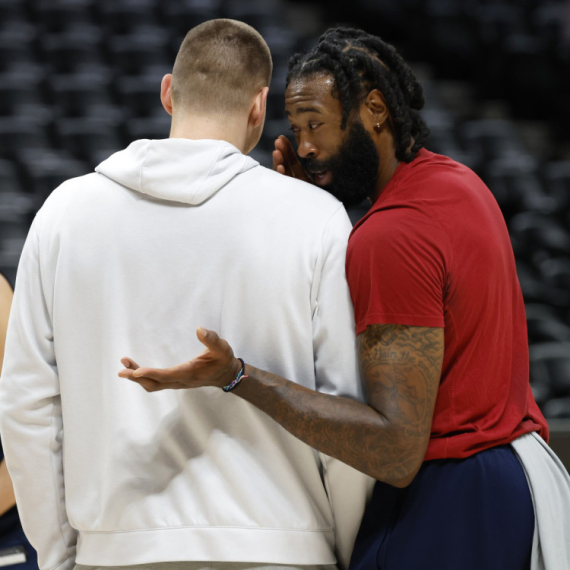 Jokić se izljubio sa rivalom – po srpski VIDEO