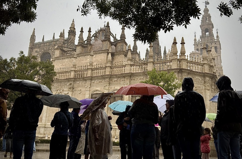 Poplave paralisale južni deo zemlje; Proglašena vanredna situacija, građani evakuisani VIDEO