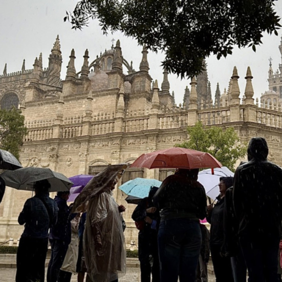 Poplave paralisale južni deo zemlje; Proglašena vanredna situacija, građani evakuisani VIDEO