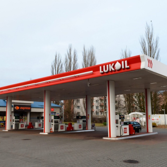 Tri kompanije u igri: Šta će biti s 320 pumpi Lukoila kod komšija