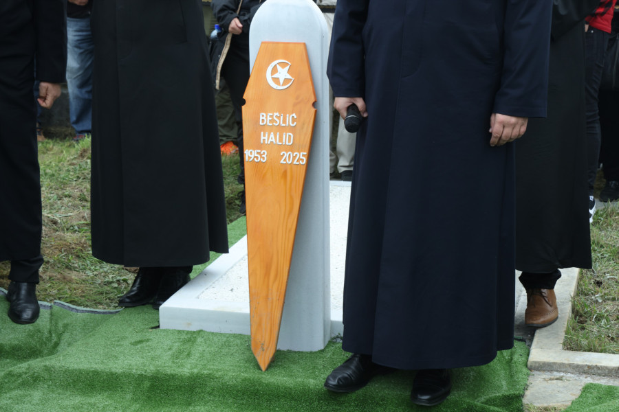 Svaki dan očekujem da nazoveš...; Emotivna objava sina Halida Bešlića