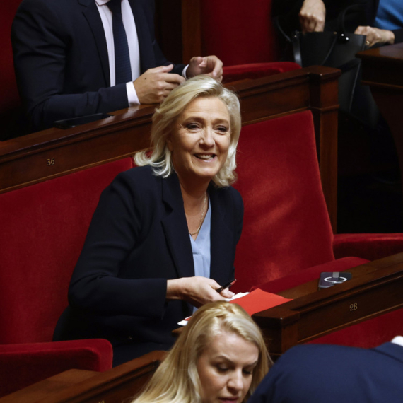 Simbolična pobeda za Marin le Pen