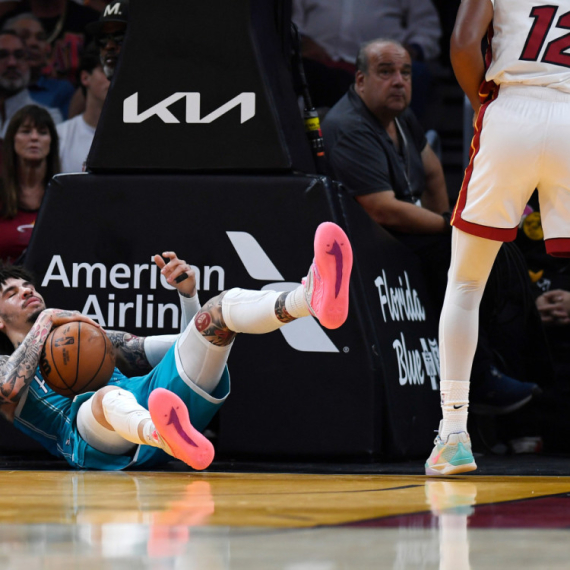 NBA zvezda kažnjena sa 35.000 $ – pokazao srednji prst sudiji VIDEO