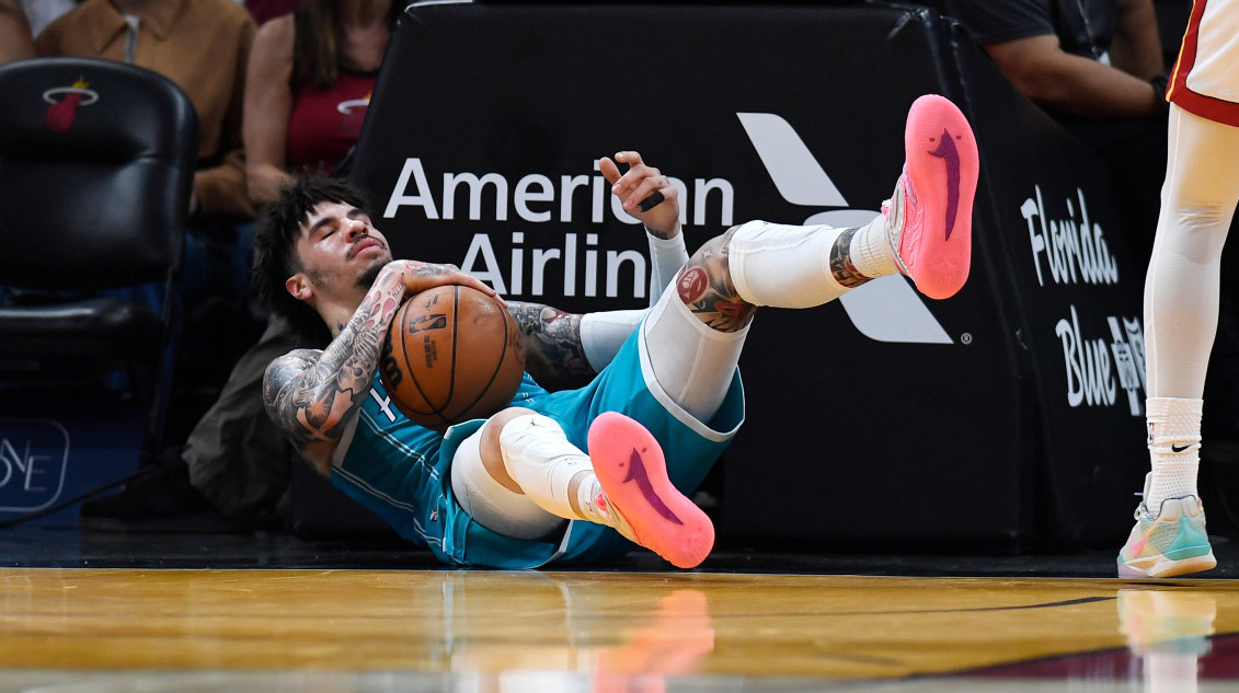 NBA zvezda kažnjena sa 35.000 $ – pokazao srednji prst sudiji VIDEO