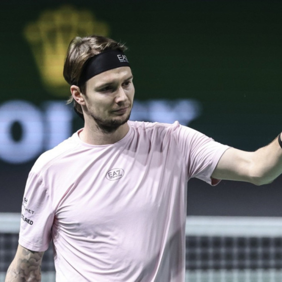 Bublik razbio Frica u Parizu