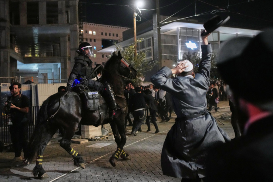 Ultraortodoksni Jevreji napravili haos u Jerusalimu; Mladić pao sa zgrade i poginuo FOTO