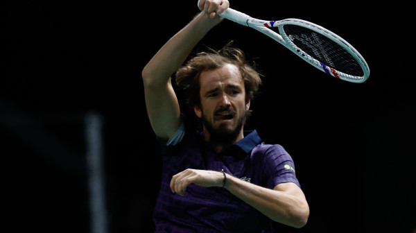 Siner u laganom ritmu, Medvedev "pretekao"