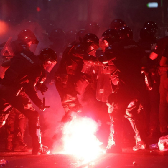 Licemerje blokadera – incidentima pozivaju na "mirnu" šetnju?! Žele nasilje da bi im sponzori poslali novac