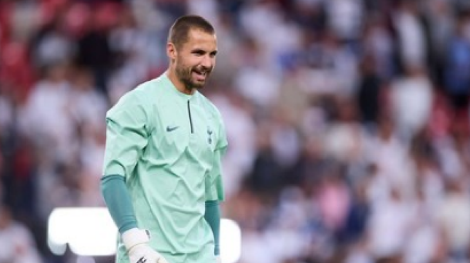 Osvojio Ligu Evrope, pa se penzionisao u 26. i postao fotograf