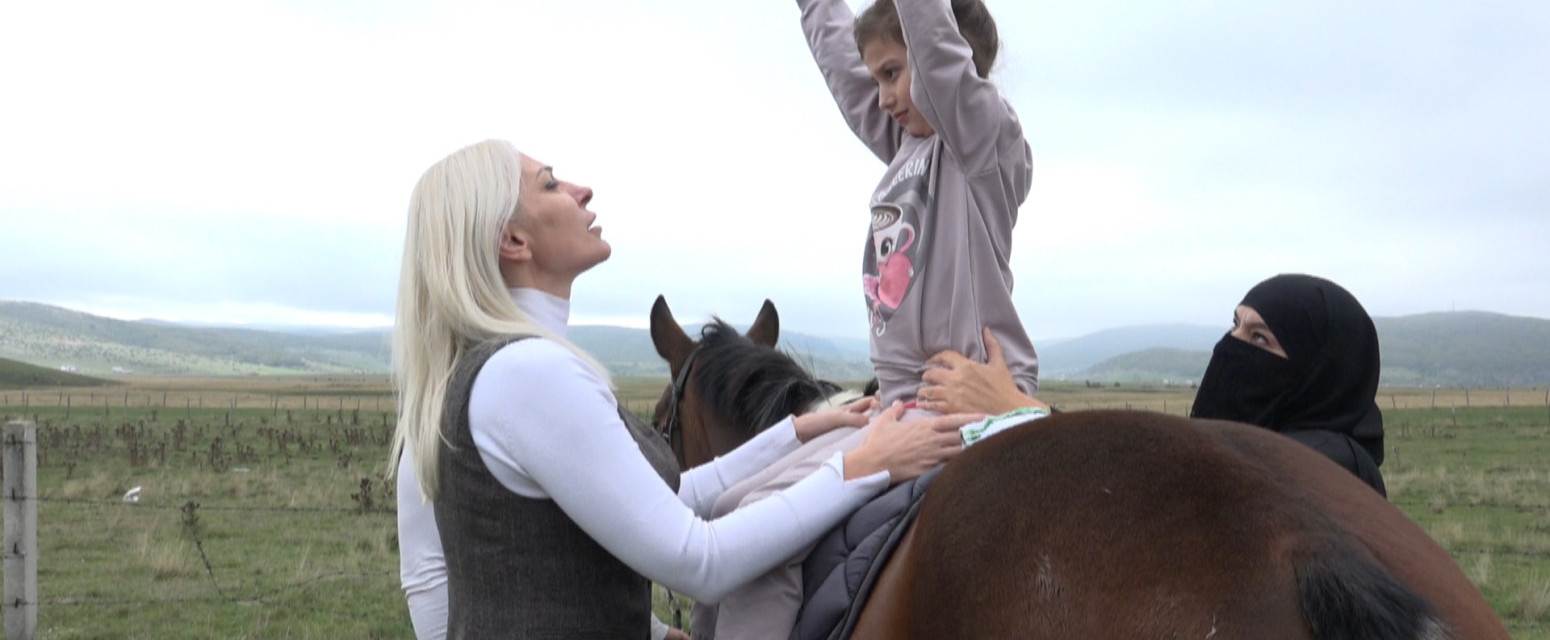 Spoj prirode, terapije i ljubavi: Pešter postaje oaza za decu ometenu u razvoju FOTO/VIDEO