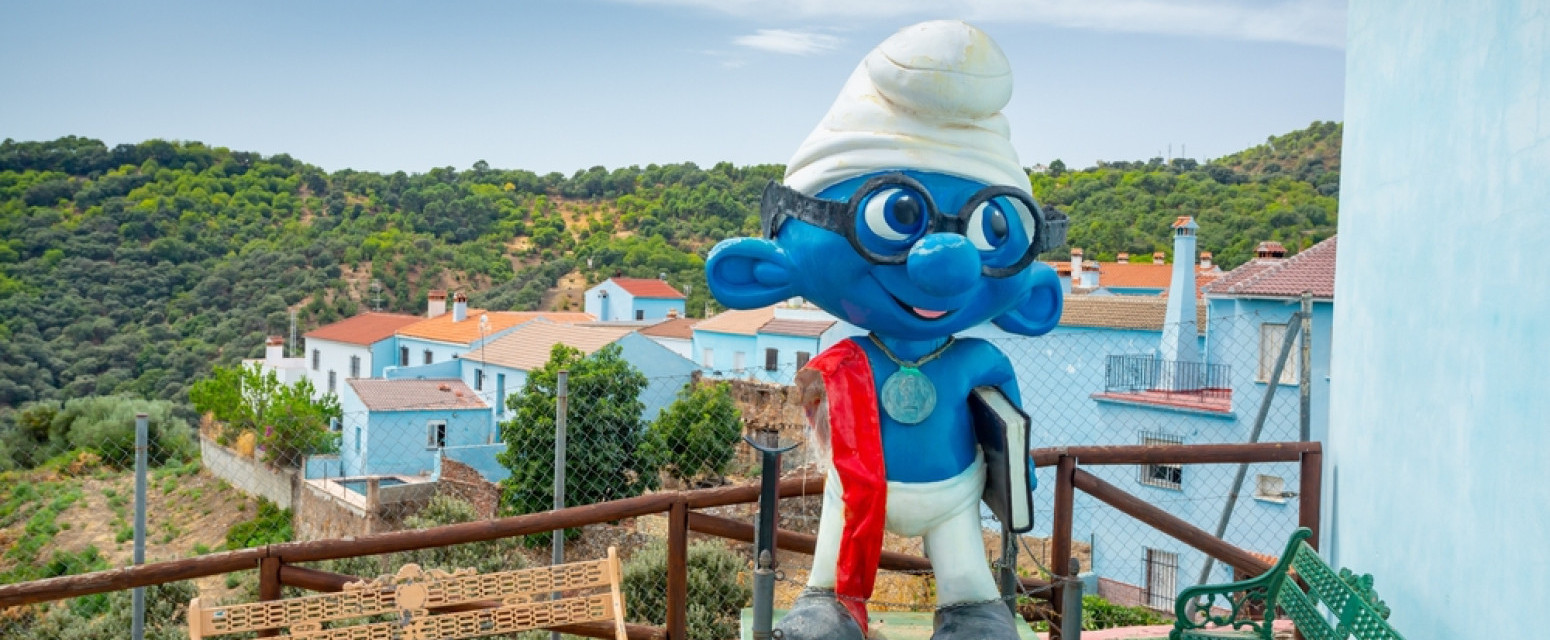 Da li ste znali da se u Evropi krije selo Štrumpfova? Celo je plavo i u znaku poznatog animiranog filma FOTO