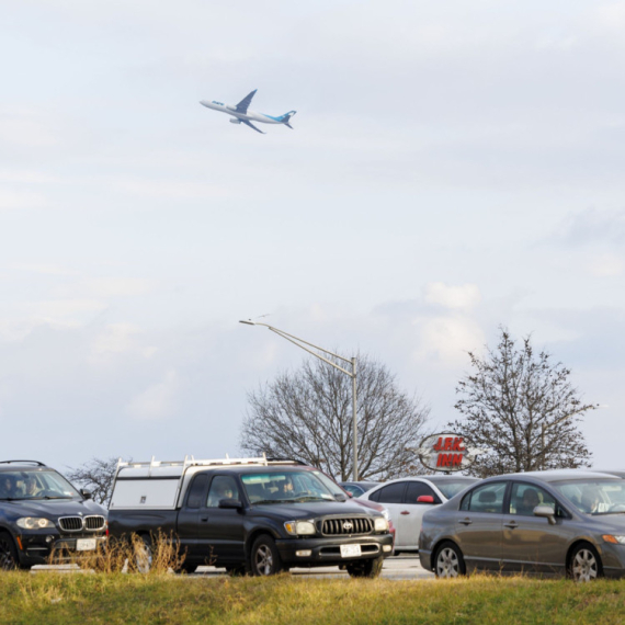 Drama u BiH; Avion sleteo na livadu; Ima povređenih
