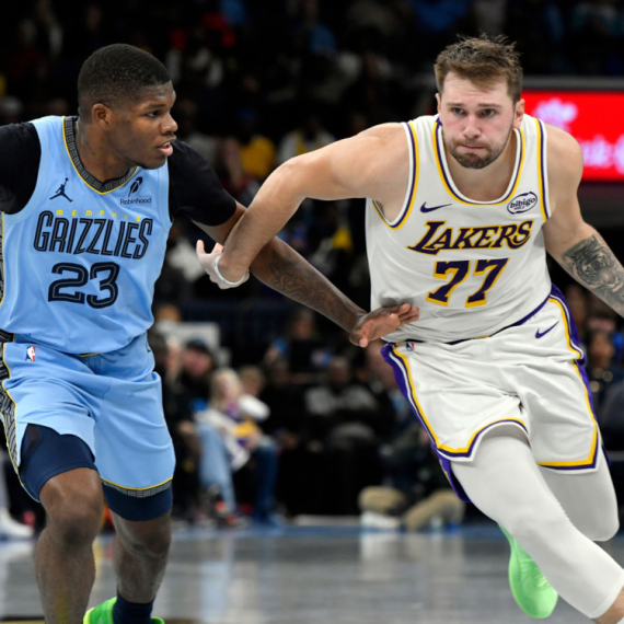 Dončić ubacio 44 poena Memfisu – nova pobeda Lejkersa VIDEO