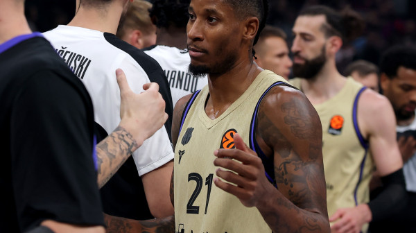 Klajburn dva puta rušio Partizan VIDEO