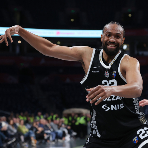 Otkriveno zbog čega Parker nije igrao protiv Barse