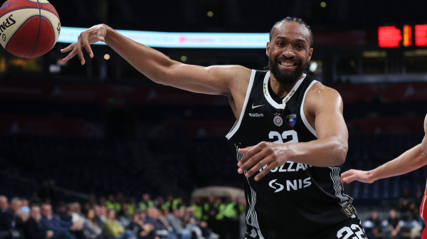 Otkriveno zbog čega Parker nije igrao protiv Barse