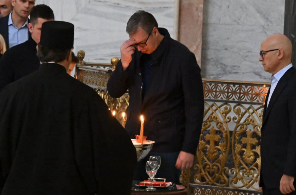 Dok Vučić odaje poštu stradalima u tragediji u Hramu Svetog Save, evo šta rade blokaderi u Novom Sadu FOTO