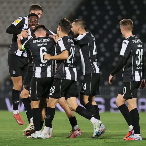 Zvezda posle Graca putuje u Bačku Topolu – Partizan protiv "fenjeraša"