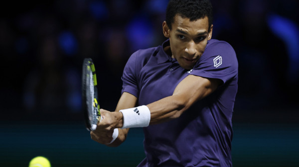 Feliks prvi do finala u Parizu – čeka Sinera ili Zvereva