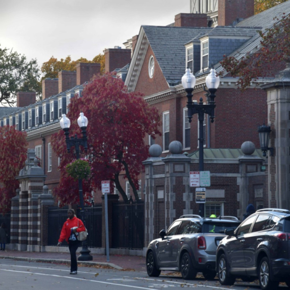 Eksplozija na Harvardu; Oglasila se policija i objavila fotografije dve osobe sa maskama na licu FOTO