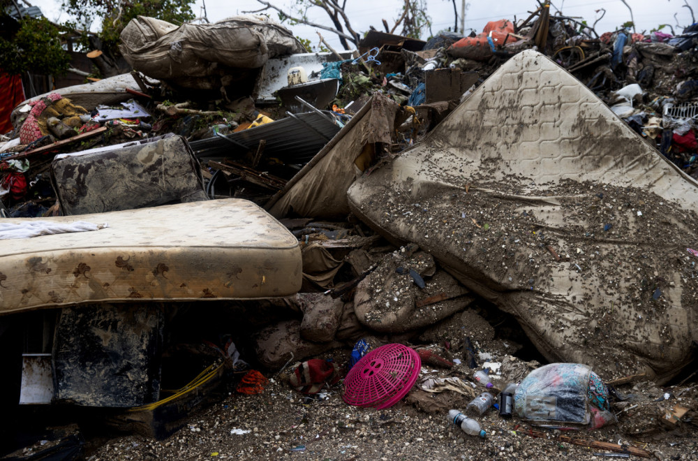 Apokaliptične scene: Uragan sravnio sve pred sobom; Ljudi bez struje, vode i hrane; Ima mrtvih FOTO/VIDEO