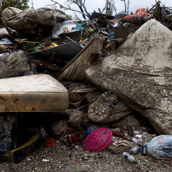 Apokaliptične scene: Uragan sravnio sve pred sobom; Ljudi bez struje, vode i hrane; Ima mrtvih FOTO/VIDEO