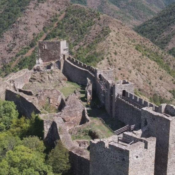 Misteriozna tvrđava iznad doline Ibra: Maglič lepotom privlači na hiljade posetilaca FOTO