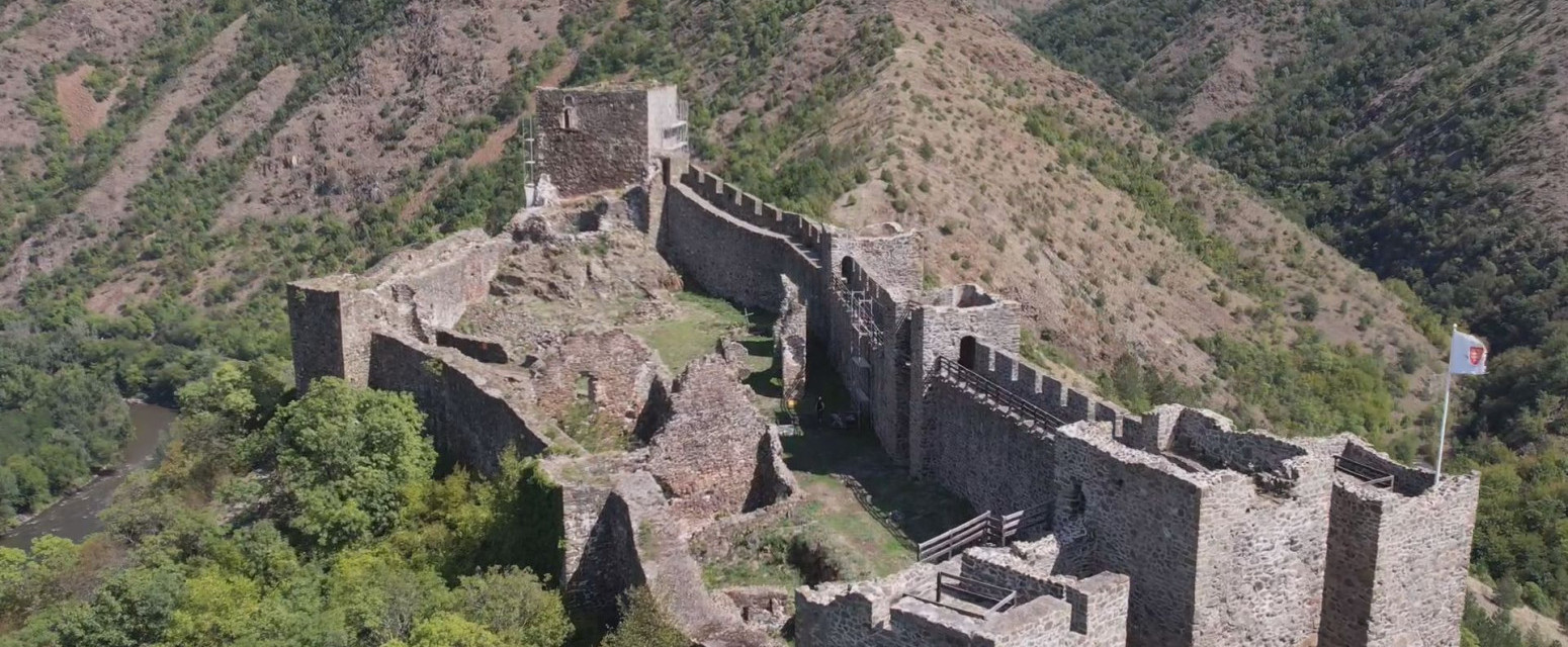 Misteriozna tvrđava iznad doline Ibra: Maglič lepotom privlači na hiljade posetilaca FOTO