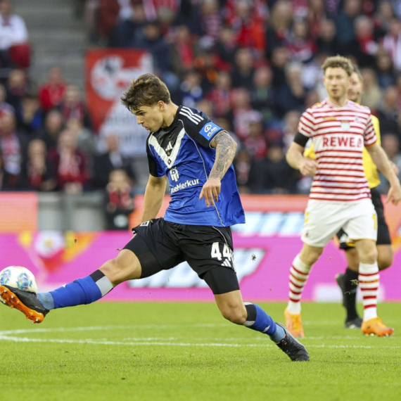 Više od 100 minuta fudbala, pet golova i dva crvena – "jarčevi" slave, u Hamburgu besni