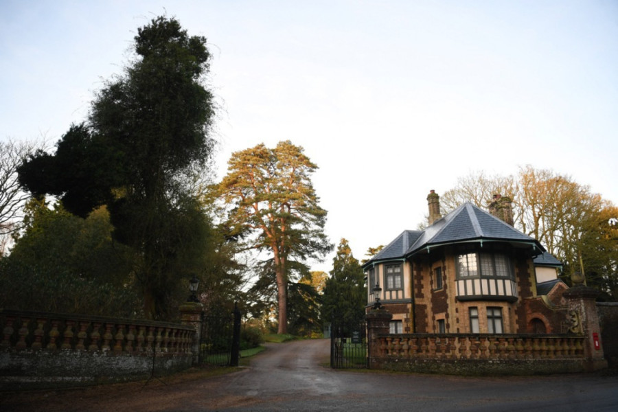 Princu su sve oduzeli, osim njih: Morali su zbog kraljice FOTO