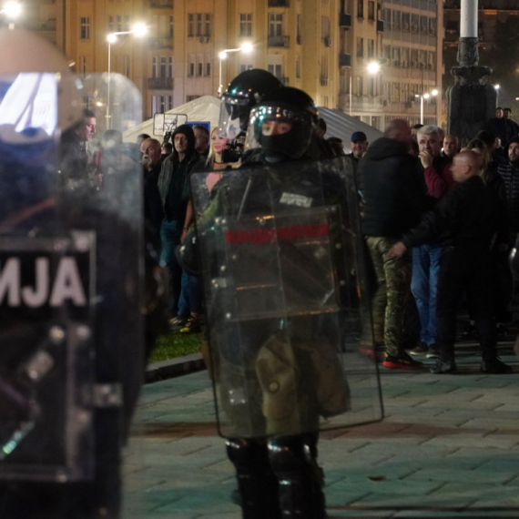 Brnabić: Juče smo videli dva lica Srbije – jedno koje gradi i poziva na dijalog a drugo koje kidiše na druge