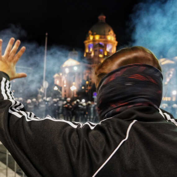 Vučić o nasilju blokadera: Želeli su da zapale ljude; Razočarani su posle jučerašnjeg debakla u Novom Sadu